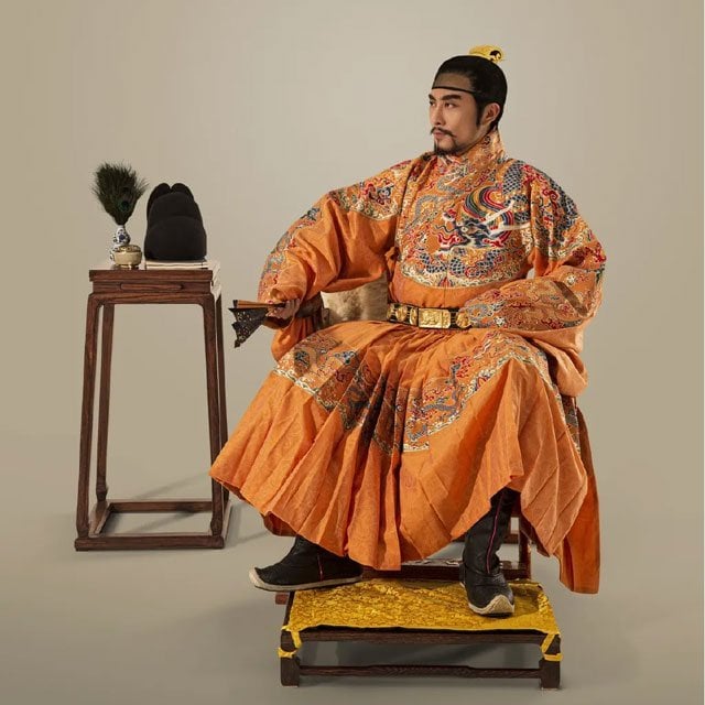 Ancient Chinese Robes for Men: Tieli & Yisan