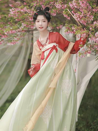 Bloom in Style: Recommended Spring Hanfu for the Flower Season