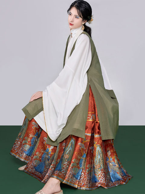 How to Make Red Hanfu Look Great in the New Year